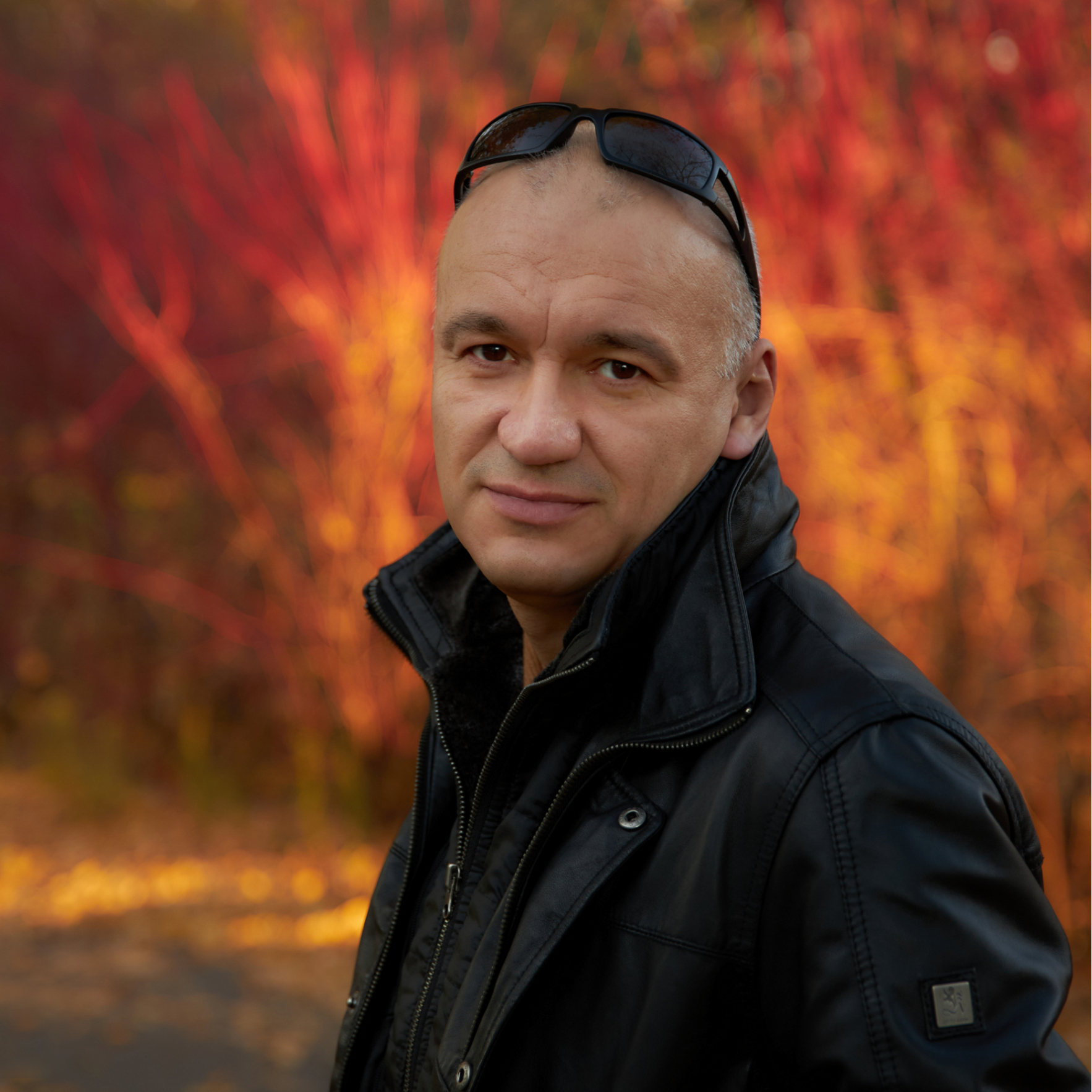 Marek ogień w tle